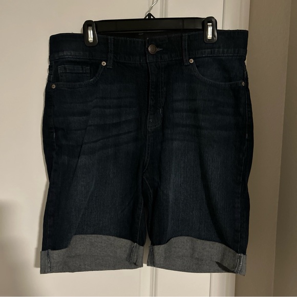 New York & Company Pants - NY&C Women’s Size 18 Curvy Sculpting Jean Shorts NWT